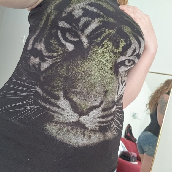 AVAILABLE ONLY IN THE M BUNDLE/Black sexy Tiger top, Small - Picture 7 of 9